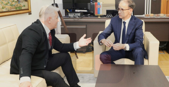 Премијер Мацут са ректором Универзитета у Новом Саду