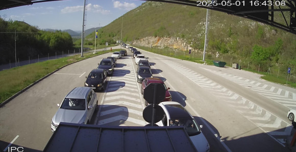 Kolaps na putevima: Duga čekanja na nekim prelazima