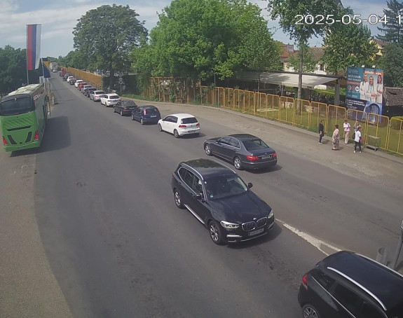 Дуге колоне и вишесатна чекања на граничним прелазима