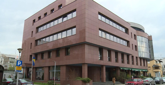 Kupovina "kumovske zgrade" postaje sve neizvjesnija