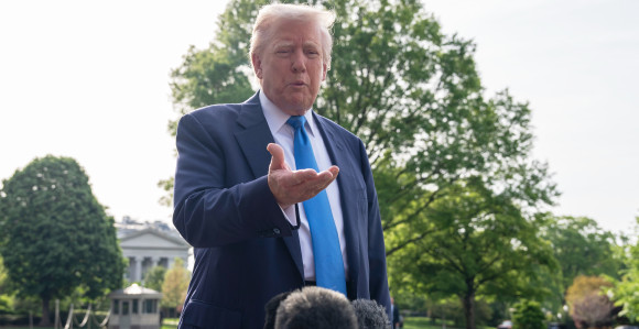 Трамп о АИ слици на којој је приказан као папа: То је била шала