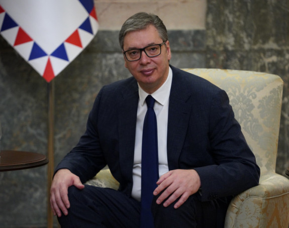 Vučić sletio u Baku, čeka odobrenje za nastavak leta