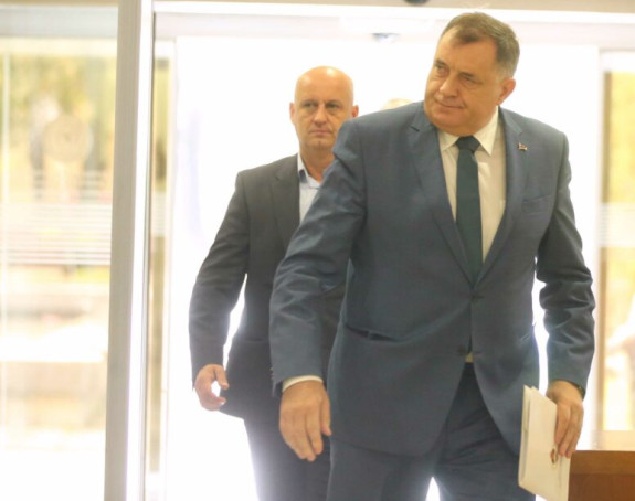 Ko je sada izdajnik?! U strahu od gubitka vlasti Dodik moli bošnjačke stranke za sastanak