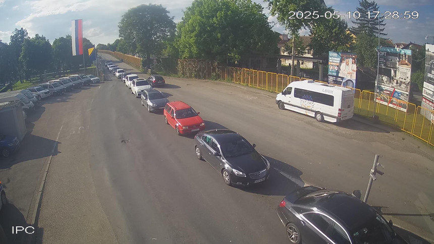 Povremene gužve na tri granična prelaza sa Hrvatskom