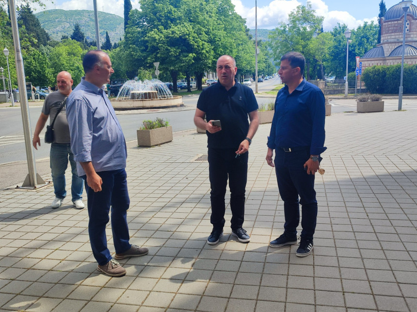 Nećemo biti glineni golubovi za linč na koji poziva režim!