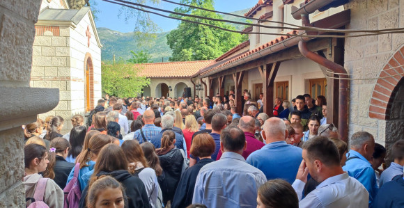 Veliki broj vjernika u Mrkonjićima kod Trebinja