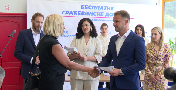 Уручена нова рјешења о бесплатној легализацији у БЛ