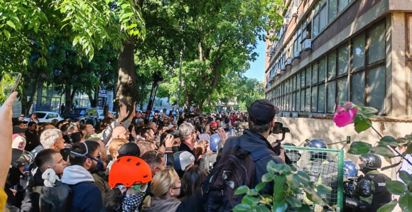Studenti u blokadi i opozicija blokirali sud u Novom Sadu