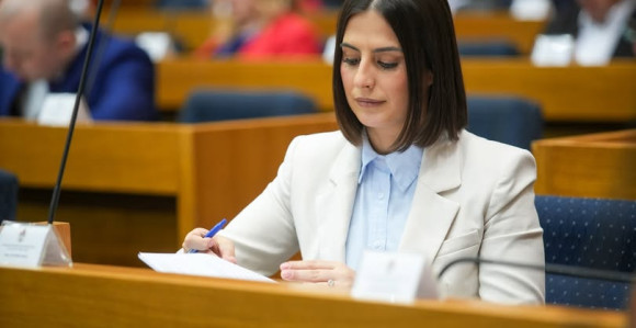 Viškovićev odgovor poslanici: Sram vas bilo, što ne rađate