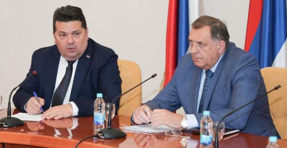 Сви нивои власти у БиХ обуставили исплату СНСД-у и УС