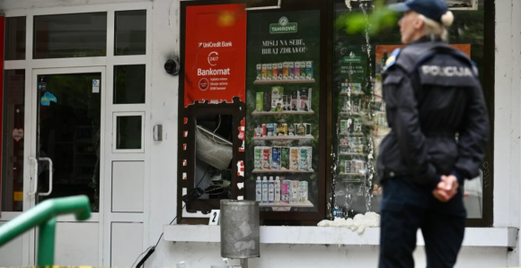 Raznesen bankomat, utvrđuje se koliko je novca ukradeno