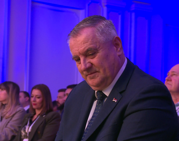 Višković ima veću platu od premijera Crne Gore i Srbije