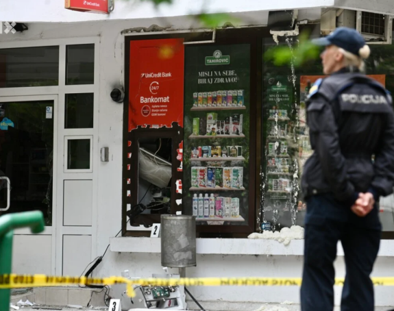 Raznesen bankomat, utvrđuje se koliko je novca ukradeno