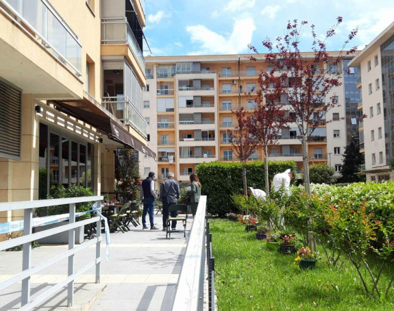 Pripadnik kavačkog klana ranjen ispred kafića u Podgorici