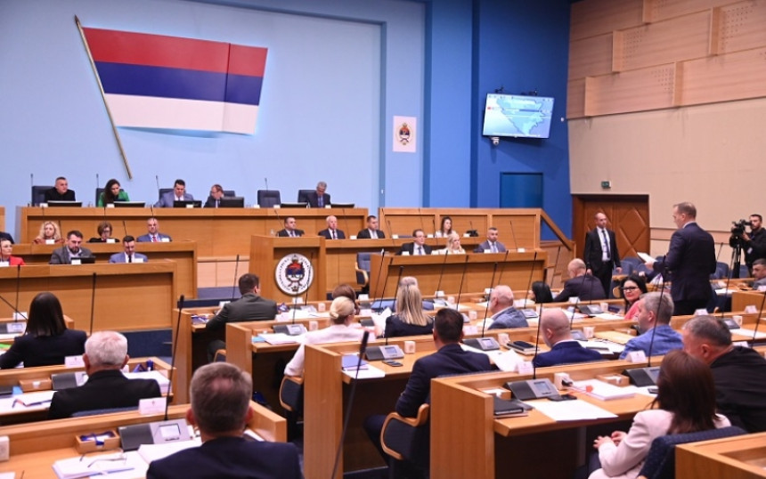 Poslanici treba da ukinu finansiranje stranaka iz budžeta