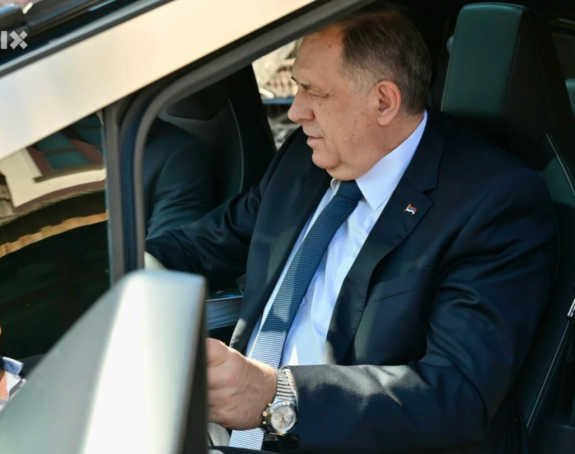Додик на прву: У име Владе РС купујем Теслин аутомобил?!