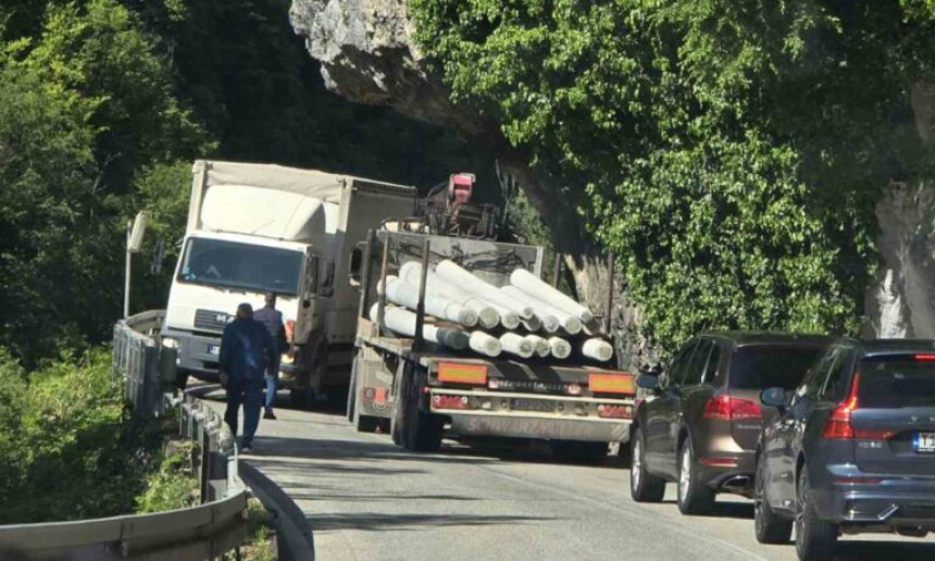 Судар камиона код Бањалуке, потпуно блокиран саобраћај