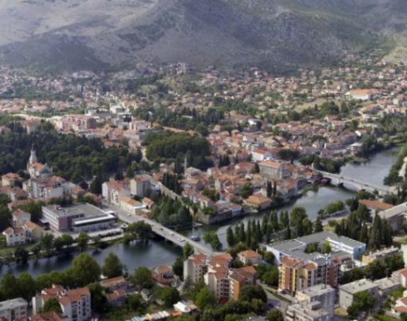Nesreća kod Trebinja, poginula jedna osoba, dvije povrijeđene