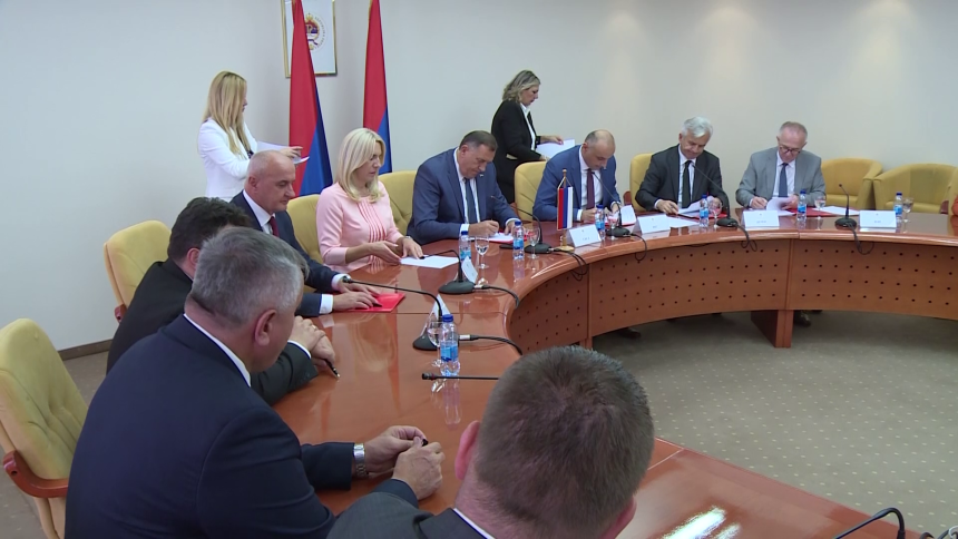 Oko vlasti Republike Srpske ponovo se steže obruč