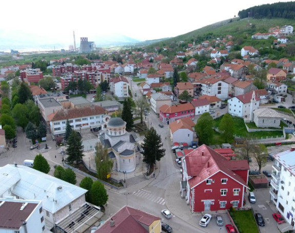 Napadnut nastavnik iz Gacka: Roditelj ga uhvatio za vrat