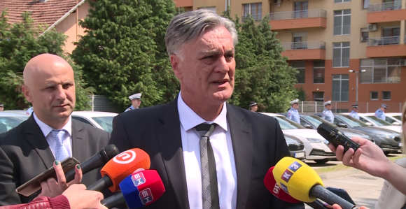 MUP RS potrošiće preko 700.000 KM na 4 službene limuzine