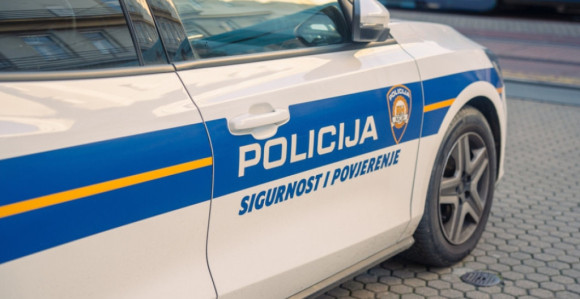 Bačena eksplozivna naprava na dva kafića u Zagrebu