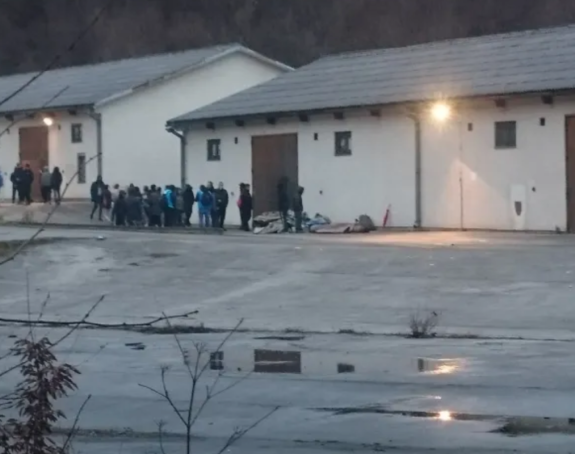 Пуцњава у близини мигрантског центра код Блажуја