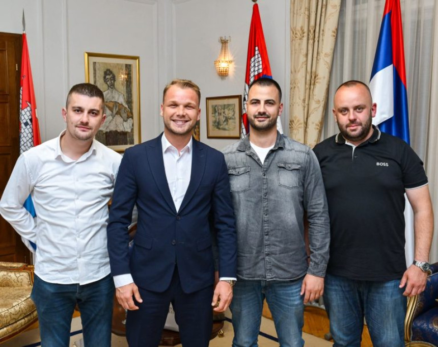 Градоначелник угостио хероје који су спасили дјечака