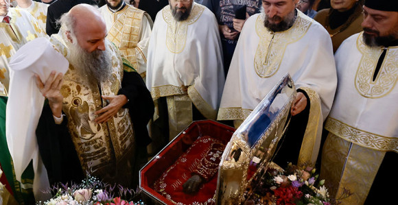 Рука Светог Саве свечано дочекана у Београду