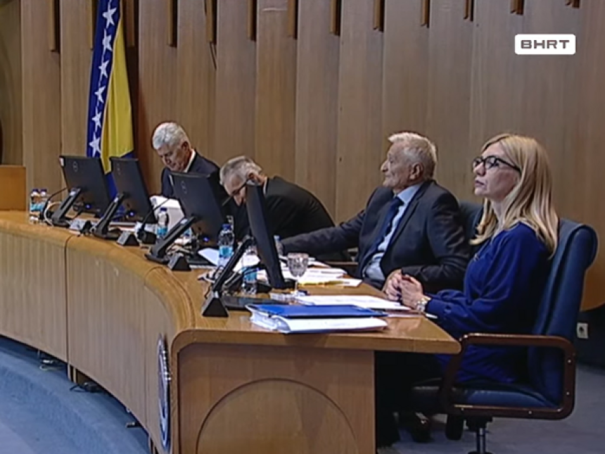 Ista meta, isto odstojanje: Špirić ne dozvoljava smjenu