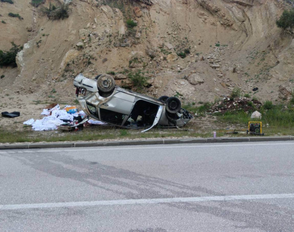 U prevrtanju vozila kod Ribnika tri osobe povrijeđene