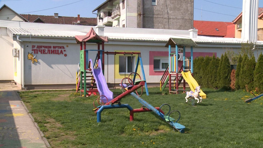 Козарска Дубица остала без вртића, родитељи се сналазе