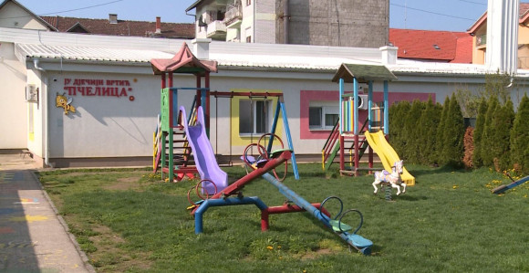 Kozarska Dubica ostala bez vrtića, roditelji se snalaze