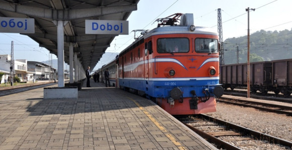 Voz udario muškarca koji se kretao prugom kod Doboja