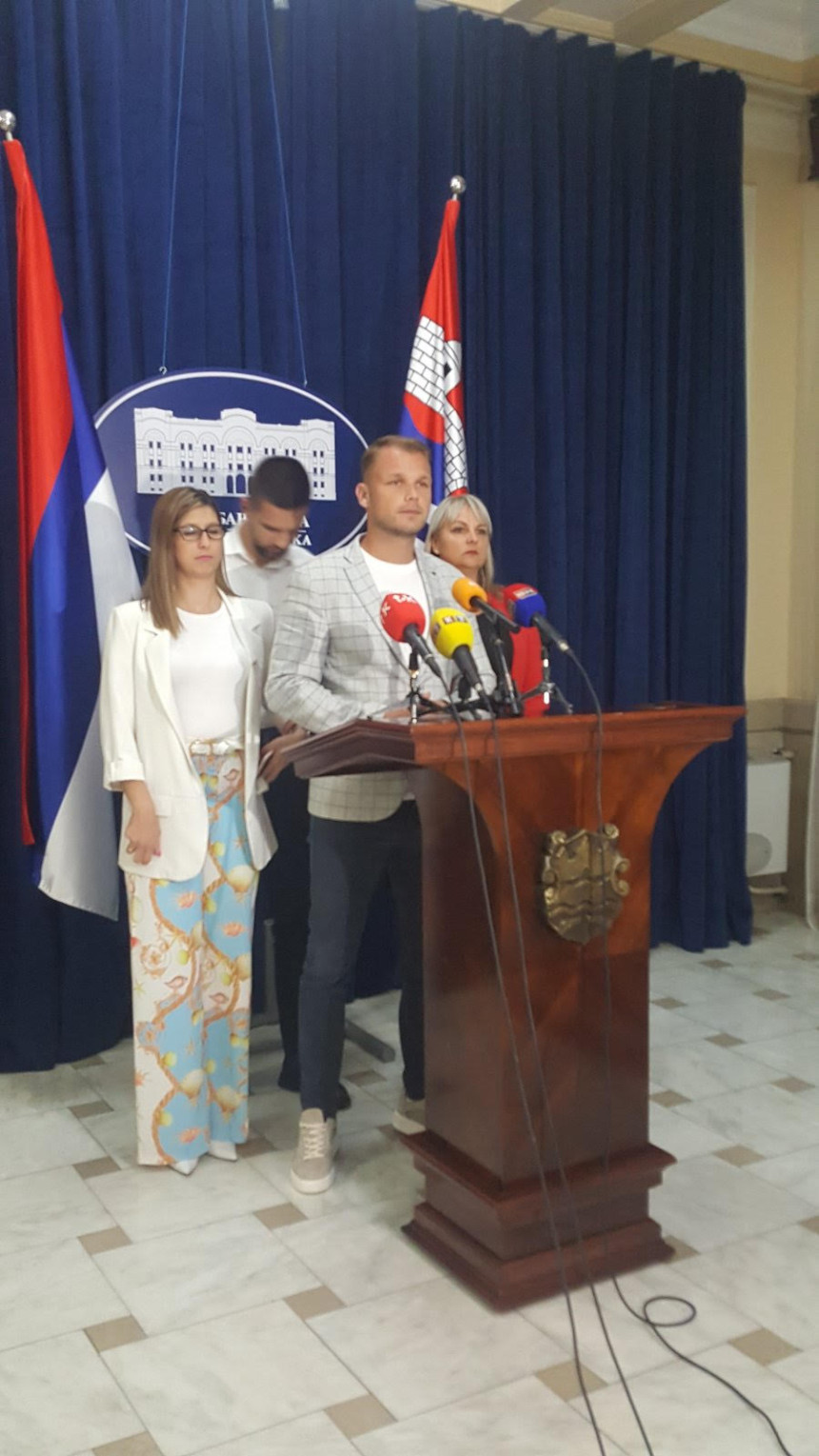 СНСД признао грешку, вратиће новац у буџету за базен