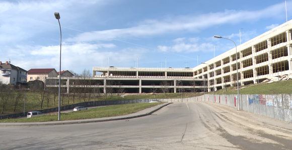 Garaže kod UKC još nisu završene, Šeranić krivi Đajića
