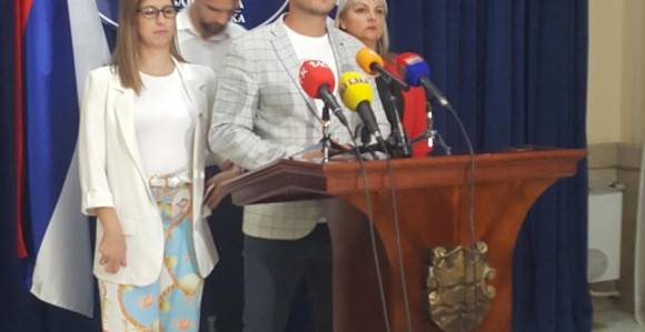СНСД признао грешку, вратиће новац у буџету за базен