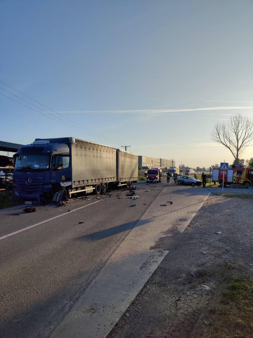 Повријеђено једно лице у судару на путу Бијељина - Тузла