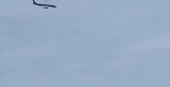 Avion prisilno sletio u Njemačkoj, devet osoba povrijeđeno