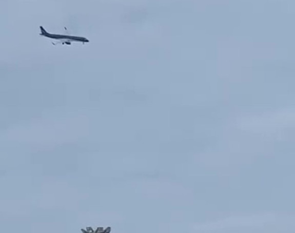 Avion prisilno sletio u Njemačkoj, devet osoba povrijeđeno