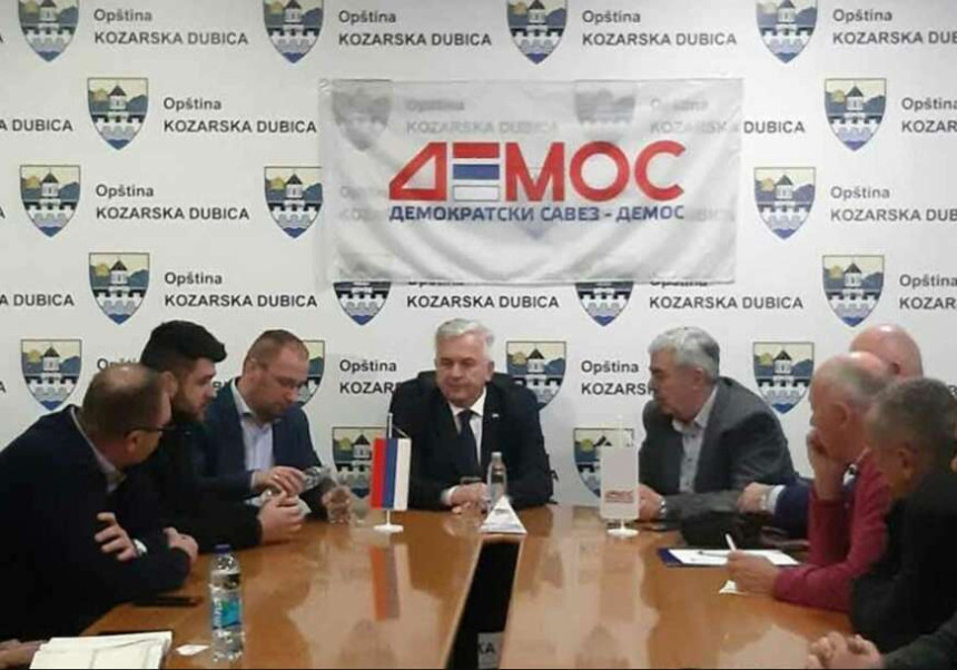 Osipanje DEMOS-a: Kompletan Opštinski odbor prešao u US