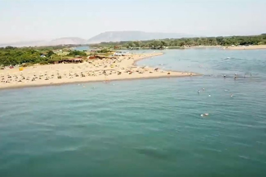 Једно од омиљених љетовалишта у Црној Гори наплаћује улаз