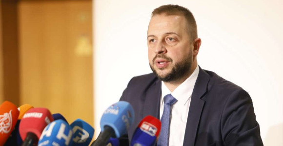 Delegati SNSD-a jedno pričaju, drugo misle, treće rade