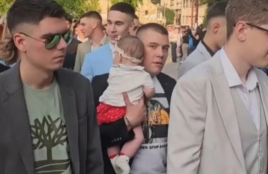 Maturant iz Užica postao heroj mreža: Nikad ljepša pratilja