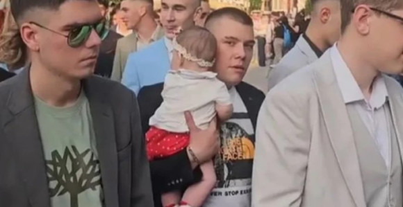 Maturant iz Užica postao heroj mreža: Nikad ljepša pratilja