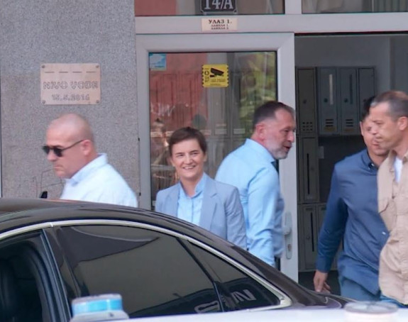 Полиција у Добоју обманула јавност! У тај град стигли Ана Брнабић и Милош Павловић (ФОТО, ВИДЕО)