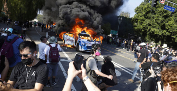 Sukobi nastavljeni, Mask podržao Trampovu reakciju