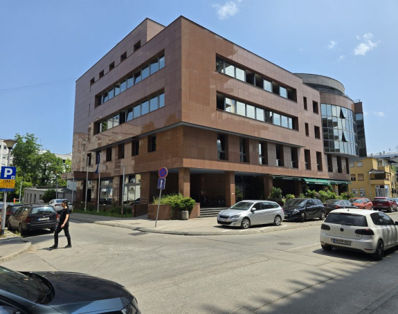 Radišić ponovo jedini dostavio ponudu za zgradu UIO