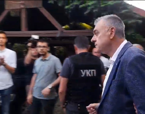 Миличевић, у пратњи полиције, одведен из породичне куће