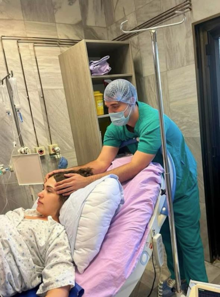 Pevač Aleksa Perović prisustvovao porođaju supruge